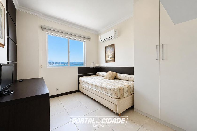 Apartamento &agrave; venda - 170m&sup2; - Meia Praia