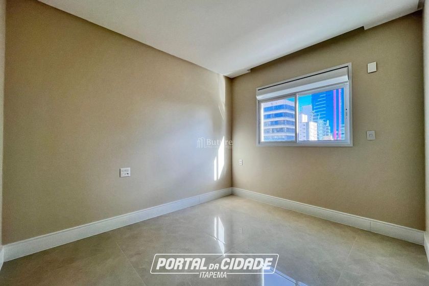 Apartamento &agrave; venda - 156m&sup2; - Meia Praia