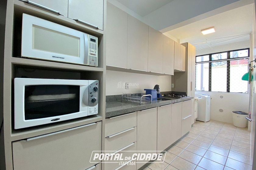 Apartamento &agrave; venda - 110m&sup2; - Meia Praia