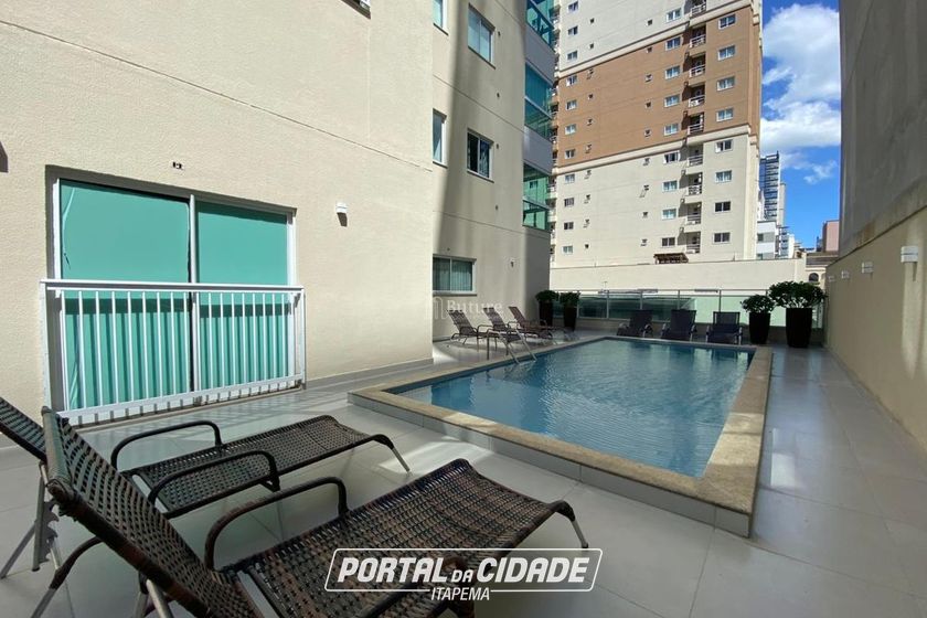 Apartamento &agrave; venda - 130m&sup2; - Meia Praia