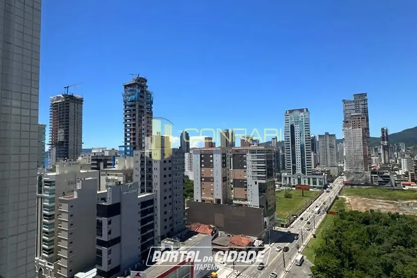 Apartamento &agrave; venda - 116m&sup2; - Meia Praia