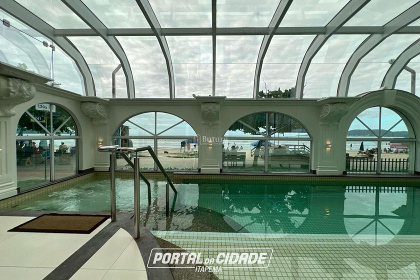 Apartamento &agrave; venda - 168m&sup2; - Meia Praia