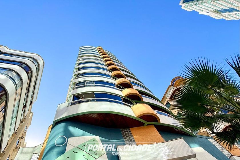 Apartamento &agrave; venda - 176m&sup2; - Meia Praia