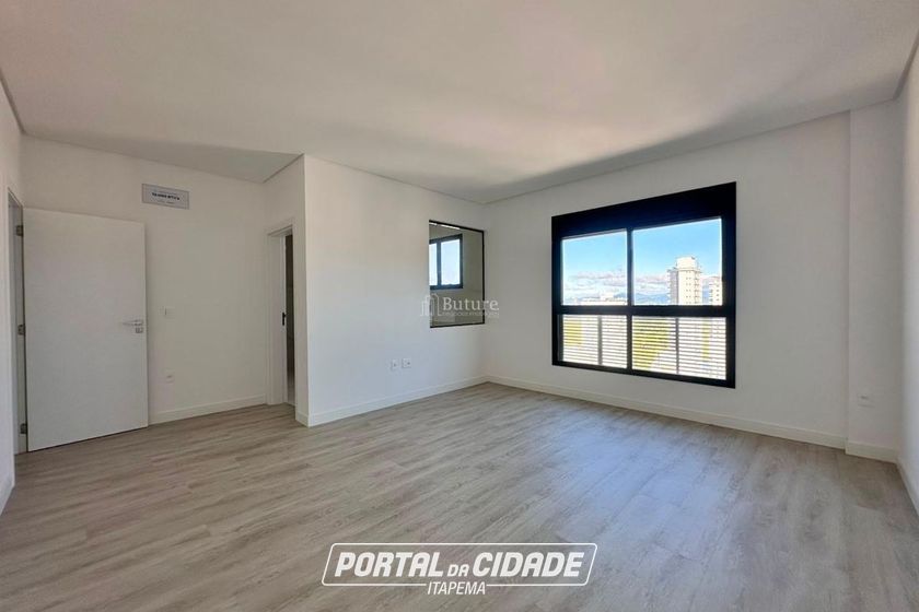 Apartamento &agrave; venda - 198m&sup2; - Meia Praia