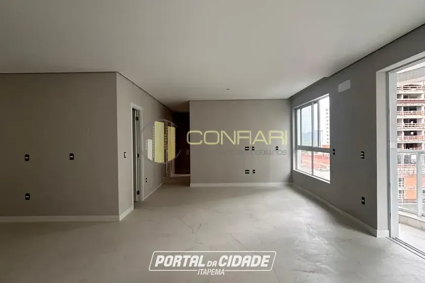 Apartamento &agrave; venda - 132m&sup2; - MEIA PRAIA