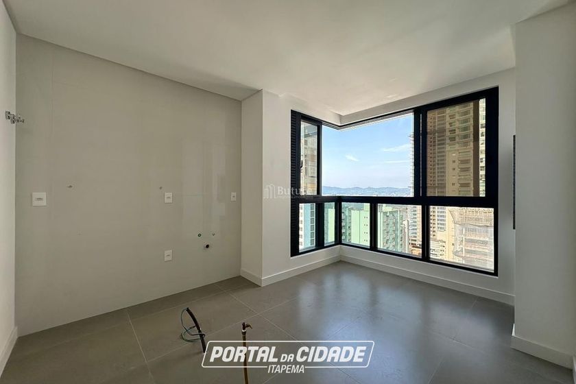 Apartamento &agrave; venda - 130m&sup2; - Meia Praia