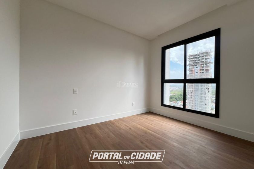 Apartamento &agrave; venda - 123m&sup2; - Meia Praia