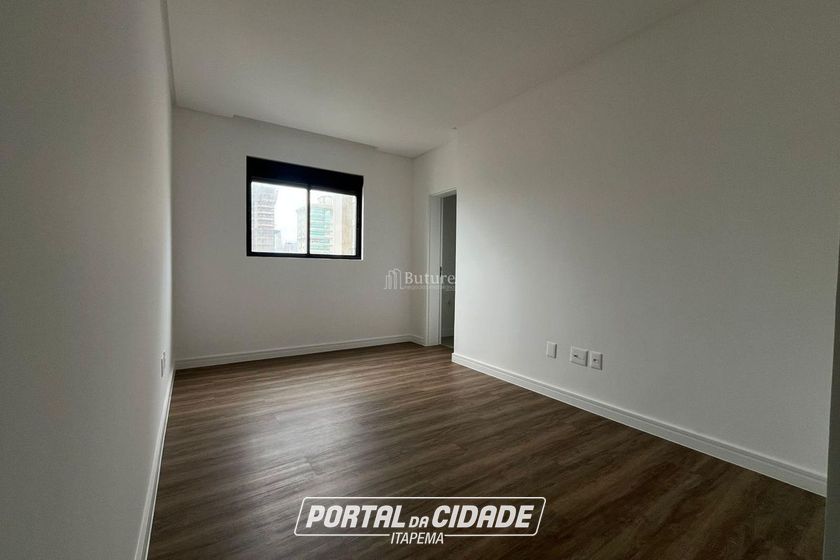 Apartamento &agrave; venda - 207m&sup2; - Meia Praia