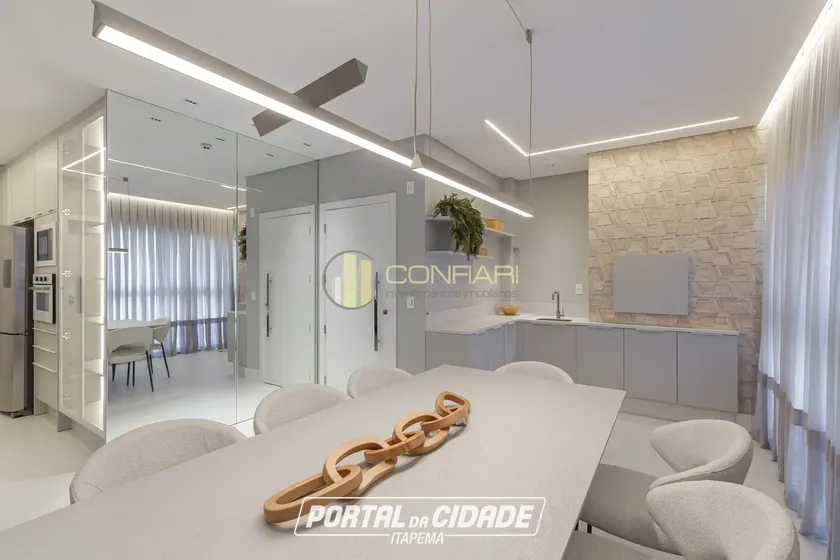 Apartamento &agrave; venda - 125m&sup2; - Meia Praia