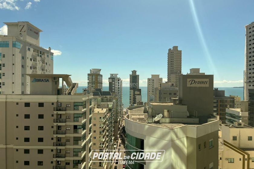 Apartamento &agrave; venda - 137m&sup2; - Meia Praia