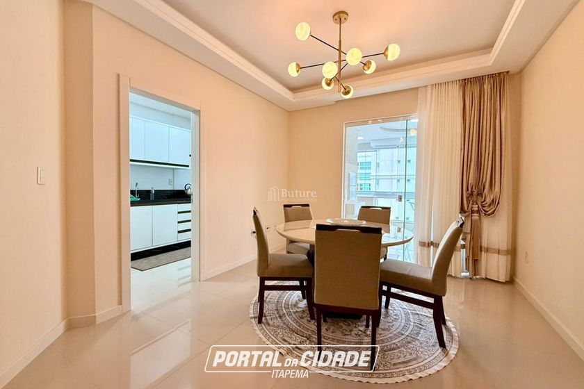 Apartamento &agrave; venda - 120m&sup2; - Meia Praia