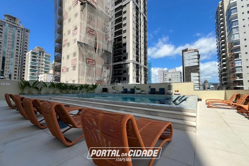 Apartamento &agrave; venda - 137m&sup2; - Meia Praia