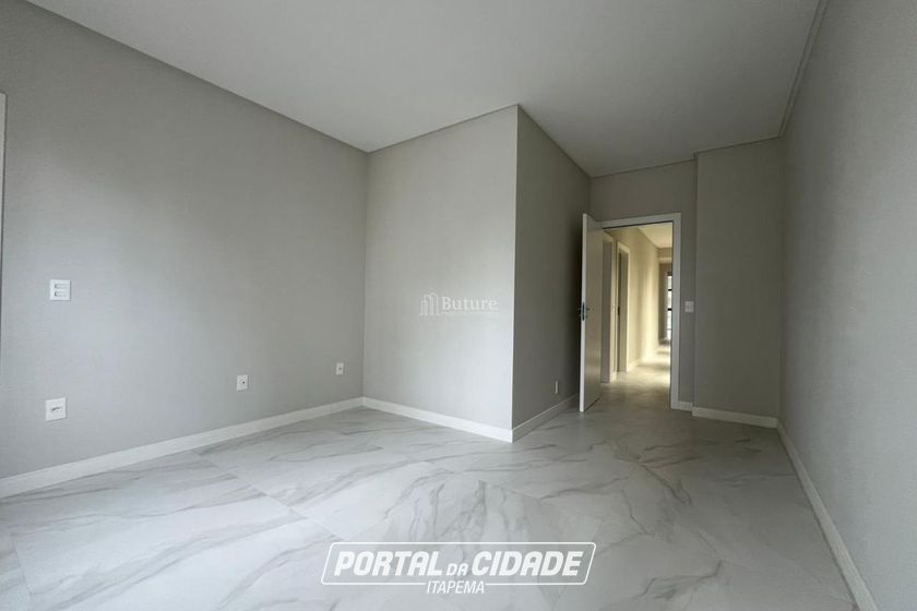 Apartamento &agrave; venda - 125m&sup2; - Meia Praia