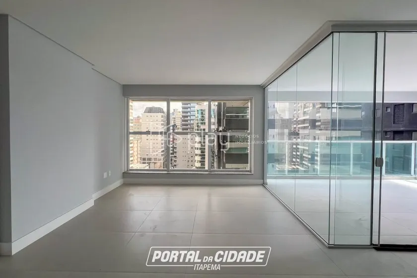 Apartamento &agrave; venda - 160m&sup2; - Meia Praia