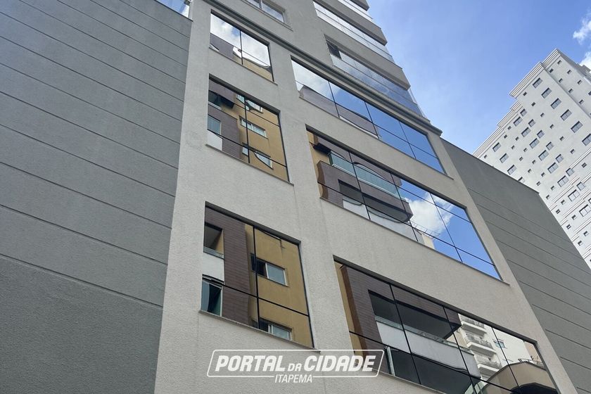 Apartamento &agrave; venda - Meia Praia
