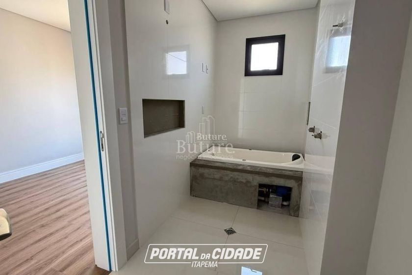 Apartamento &agrave; venda - 140m&sup2; - Meia Praia