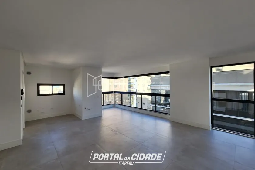 Apartamento &agrave; venda - 132m&sup2; - Meia Praia