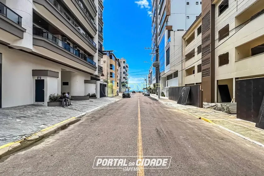 Apartamento &agrave; venda - 110m&sup2; - Meia Praia
