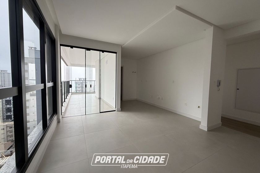 Apartamento &agrave; venda - 136m&sup2; - Meia Praia