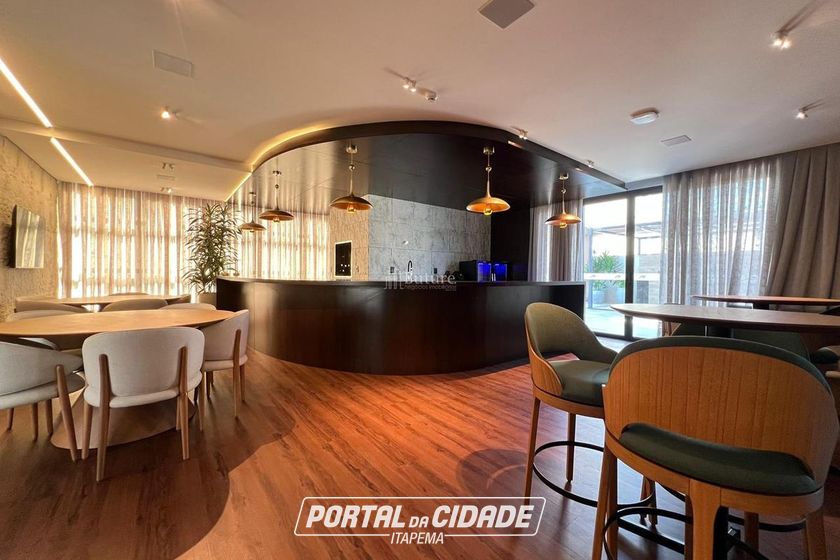 Apartamento &agrave; venda - 123m&sup2; - Meia Praia