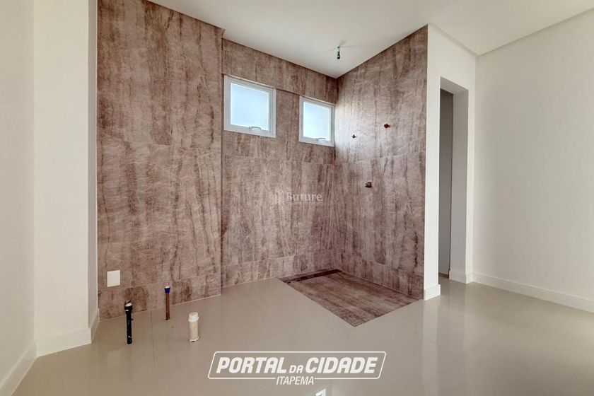 Apartamento &agrave; venda - 213m&sup2; - Meia Praia