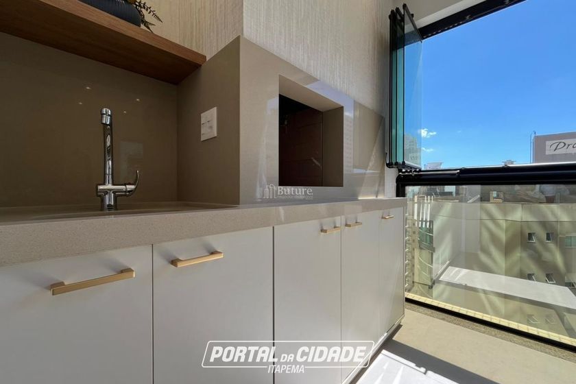 Apartamento &agrave; venda - 137m&sup2; - Meia Praia