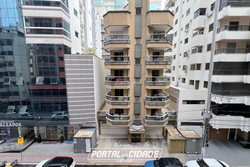 Apartamento &agrave; venda - 146m&sup2; - Meia Praia