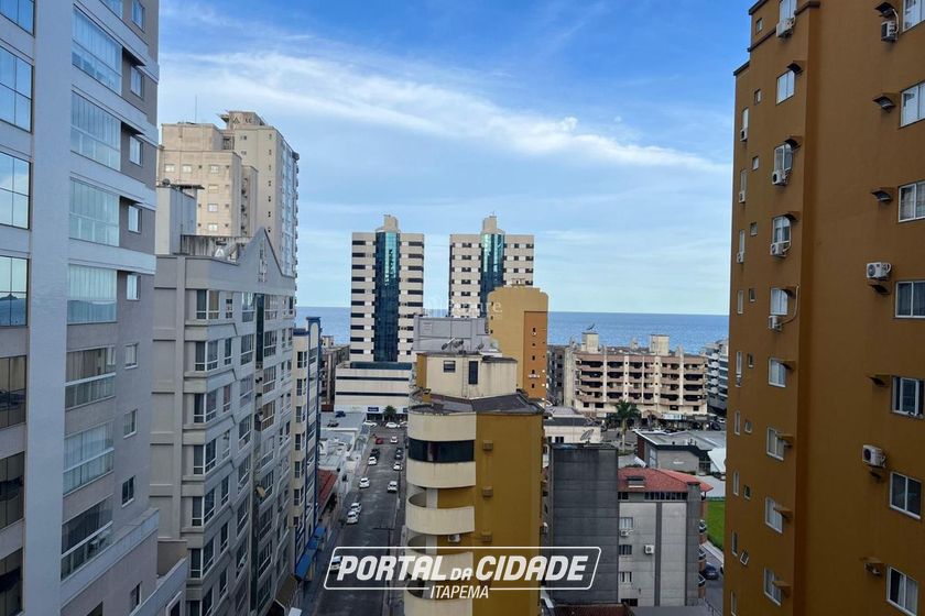 Apartamento &agrave; venda - 185m&sup2; - Meia Praia