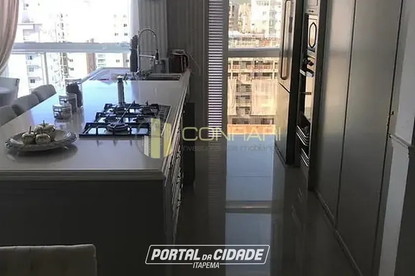 Apartamento &agrave; venda - 135m&sup2; - Meia Praia
