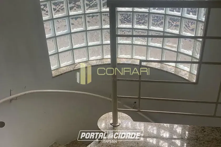 Casa &agrave; venda - 205m&sup2; - Meia Praia