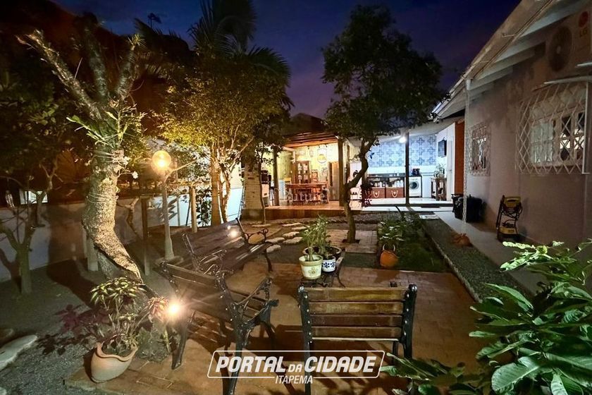 Casa &agrave; venda - 300m&sup2; - Cedro