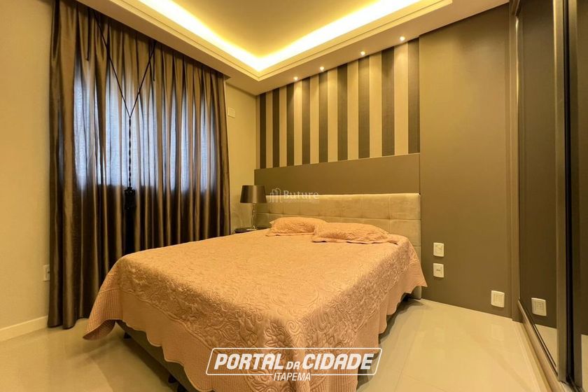 Apartamento &agrave; venda - 148m&sup2; - Meia Praia