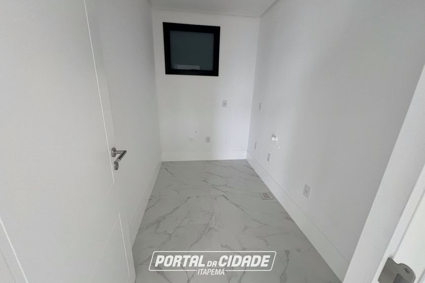 Apartamento &agrave; venda - 185m&sup2; - Meia Praia
