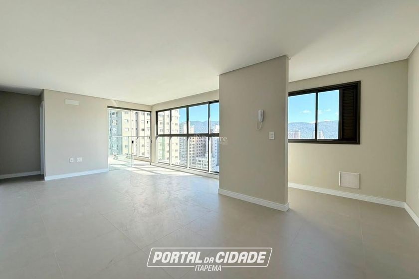 Apartamento &agrave; venda - 85m&sup2; - Meia Praia