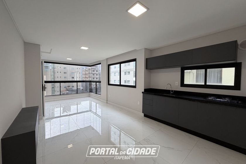 Apartamento &agrave; venda - 102m&sup2; - Meia Praia