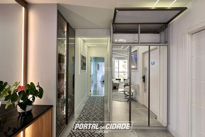 Apartamento &agrave; venda - 140m&sup2; - Meia Praia