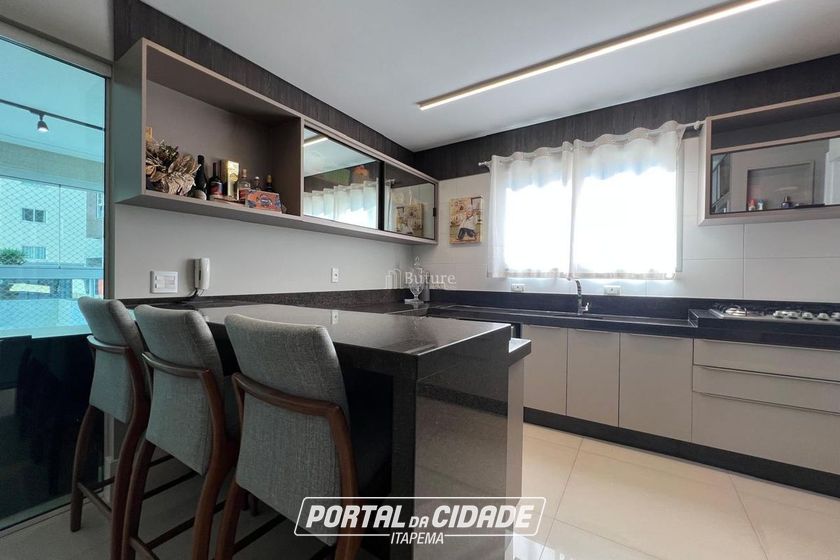 Apartamento &agrave; venda - 166m&sup2; - Meia Praia