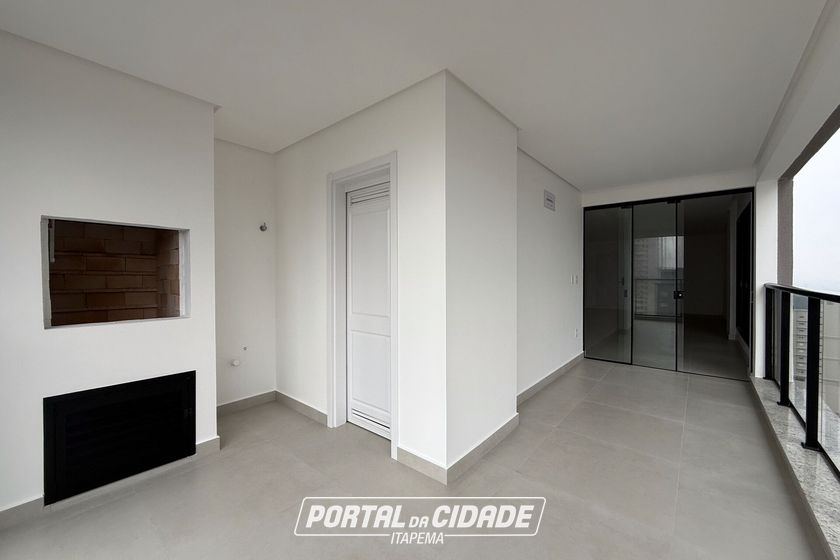Apartamento &agrave; venda - 136m&sup2; - Meia Praia