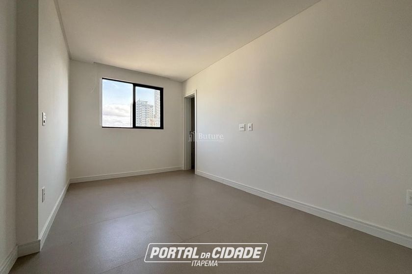 Apartamento &agrave; venda - 130m&sup2; - Meia Praia