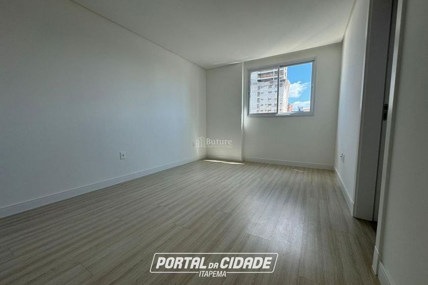 Apartamento &agrave; venda - 130m&sup2; - Meia Praia