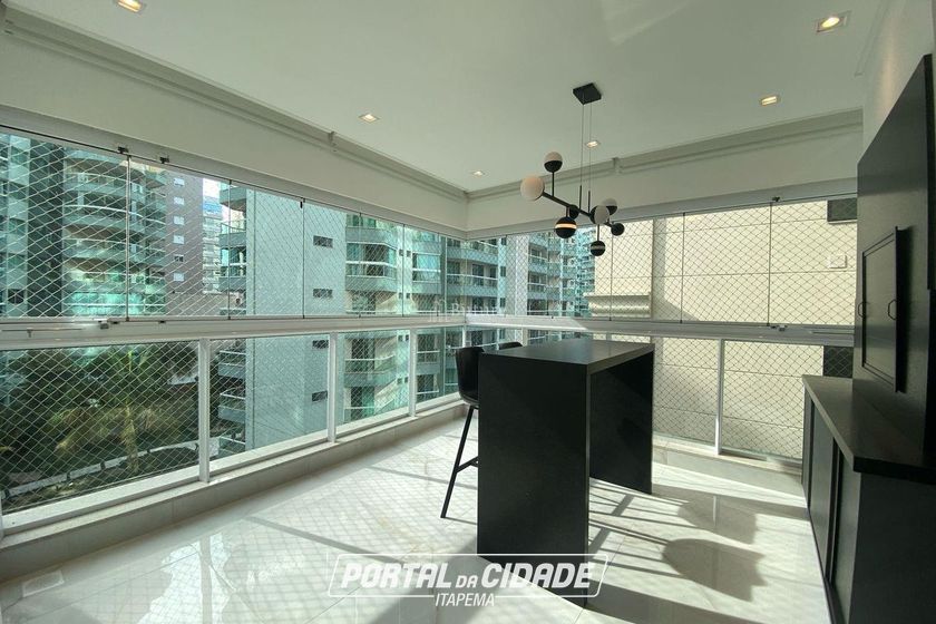 Apartamento &agrave; venda - 182m&sup2; - Meia Praia
