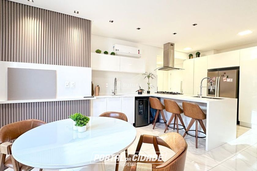 Apartamento &agrave; venda - 195m&sup2; - Meia Praia