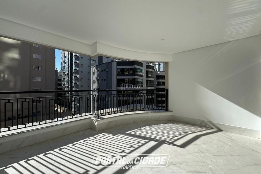 Apartamento &agrave; venda - 185m&sup2; - Meia Praia