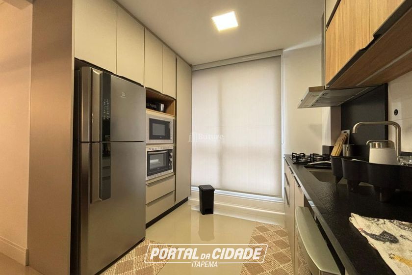 Apartamento &agrave; venda - 130m&sup2; - Meia Praia