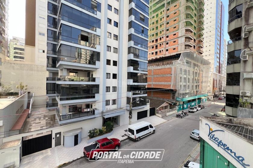 Apartamento &agrave; venda - 140m&sup2; - Meia Praia