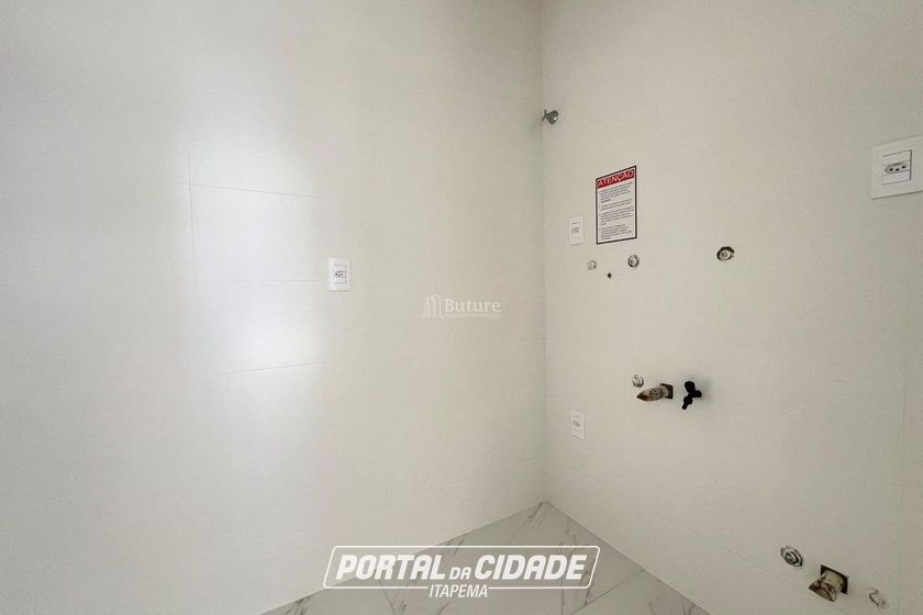 Apartamento &agrave; venda - 129m&sup2; - Meia Praia