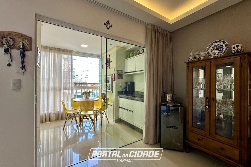 Apartamento &agrave; venda - 122m&sup2; - Meia Praia