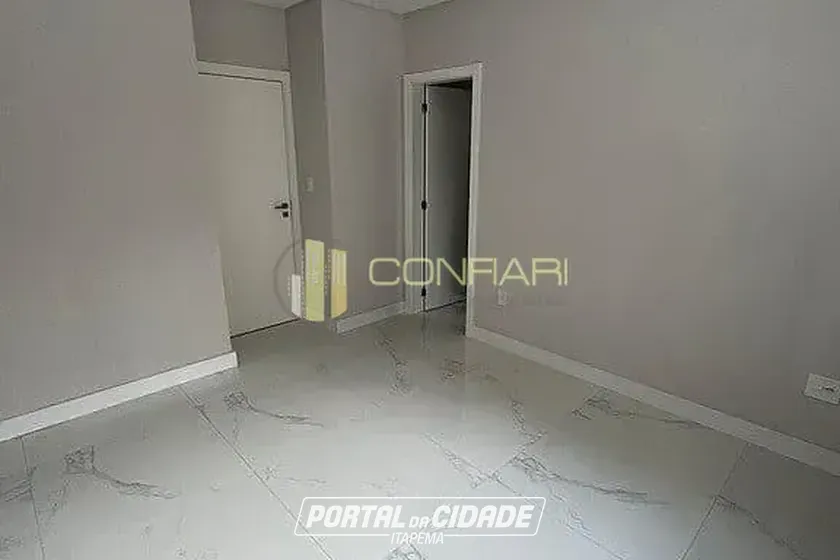 Apartamento &agrave; venda - 101m&sup2; - Meia Praia