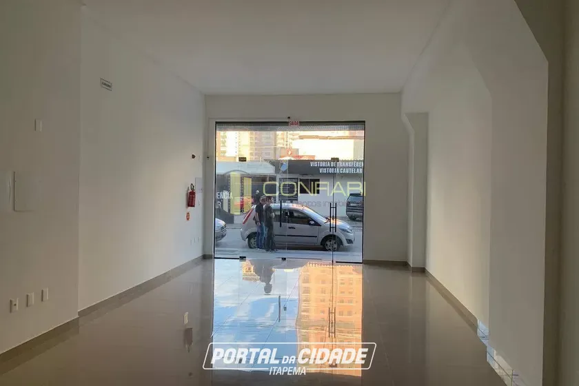 Sala Comercial para alugar - 140m&sup2; - Meia Praia