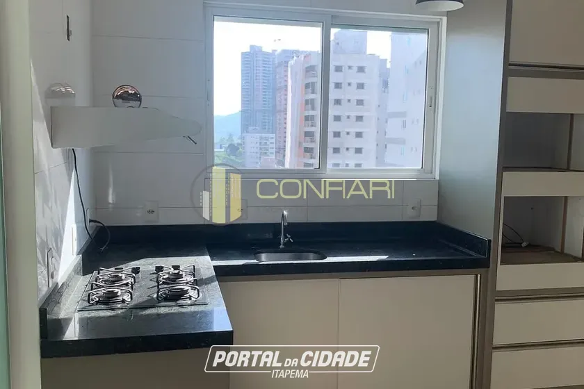 Apartamento para alugar - 150m&sup2; - Meia Praia